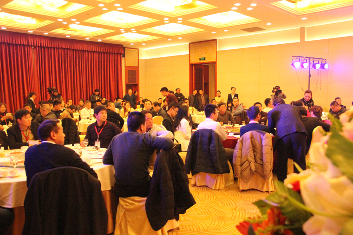 山東沃爾華工程機械有限公司隆重舉行2015年代理商年會 山東沃爾華工程機械有限公司隆重舉行2015年代理商年會