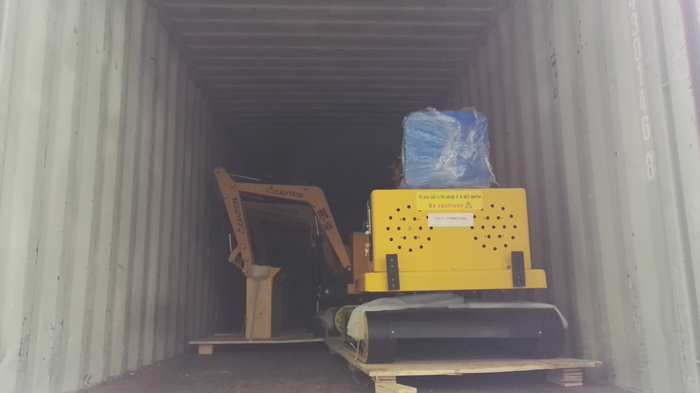 沃爾華集團第二批20臺兒童挖掘機發往新加坡 沃爾華集團第二批20臺兒童挖掘機發往新加坡