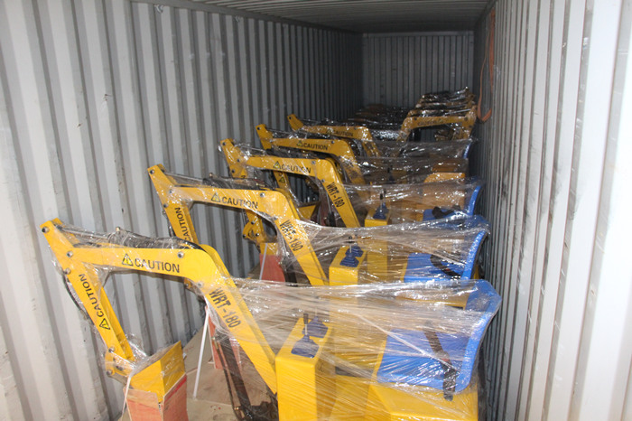 沃爾華集團第二批20臺兒童挖掘機發往新加坡 沃爾華集團第二批20臺兒童挖掘機發往新加坡