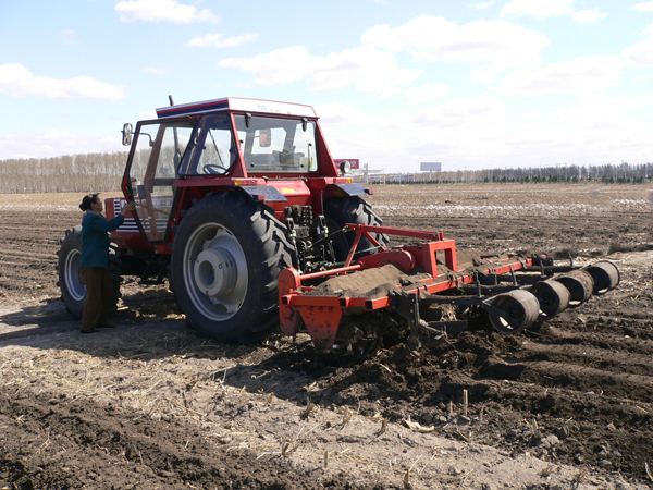 2014年中國農(nóng)機工業(yè)主營收入近4000億元