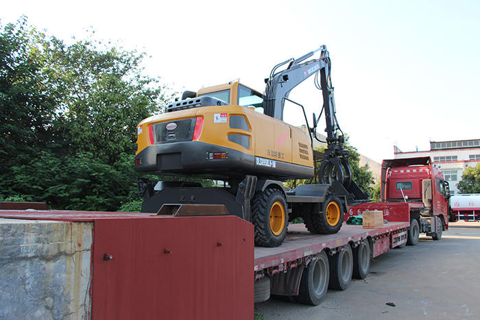 沃爾華集團2臺新款95輪式挖掘機出口越南