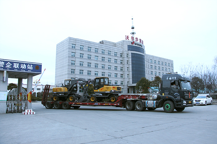 沃爾華集團一批輪式挖掘機發往南方市場